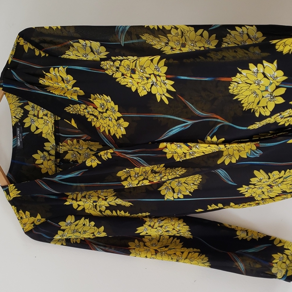 Urban Coco long sleeve sheer black Yello floral button blouse; Size small - Picture 4 of 16